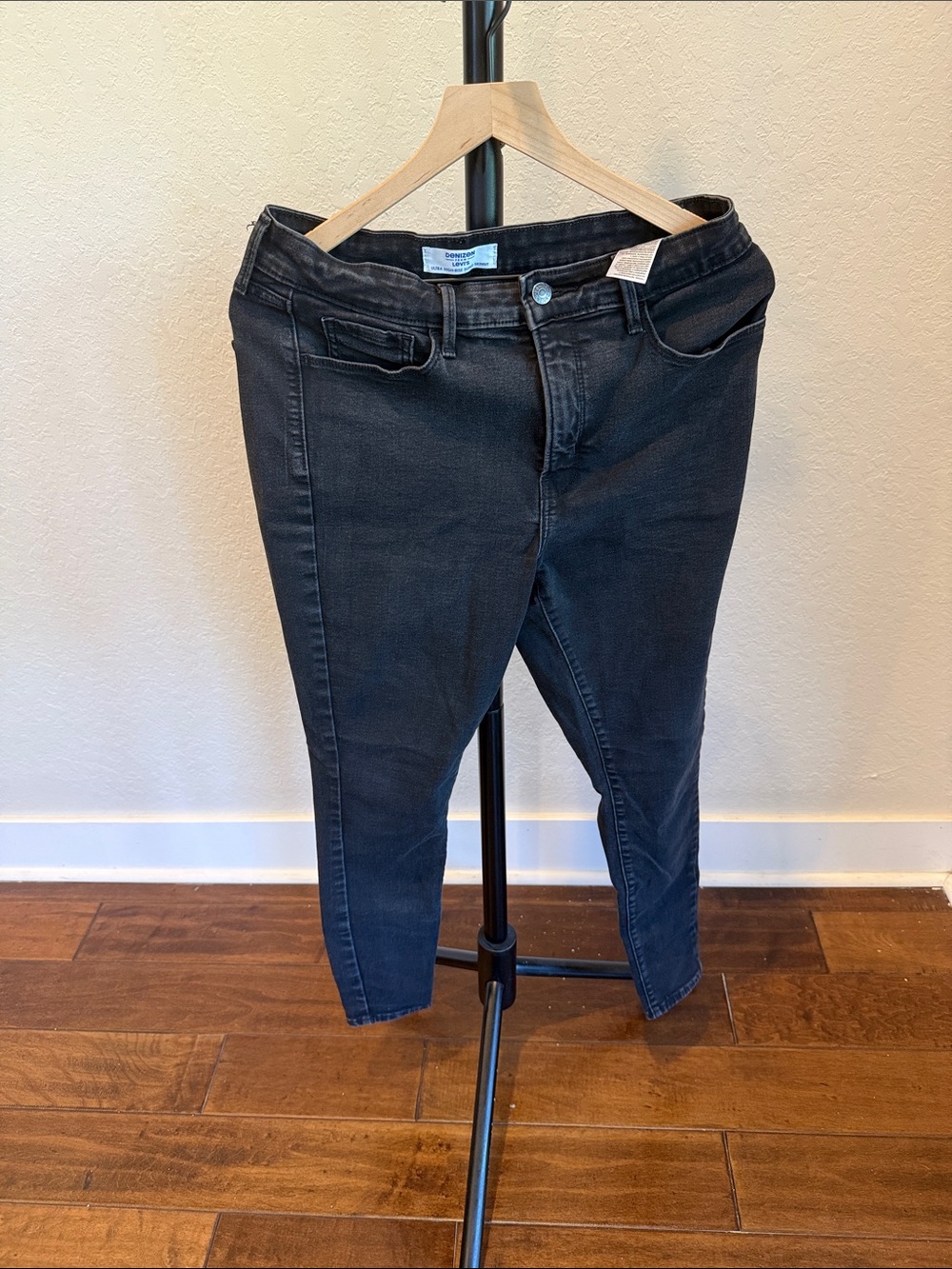 Denizen from Levi's Women's Dark Black Skinny Jeans